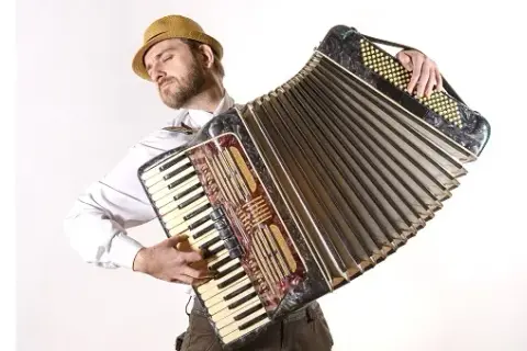Czy nauka gry na akordeonie jest trudna? Oto co musisz wiedzieć