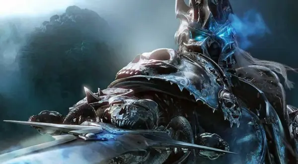 Mroczny Lich King w zbroi z czaszek, z lodowym mieczem i niebieskimi oczami, gotów do walki.
