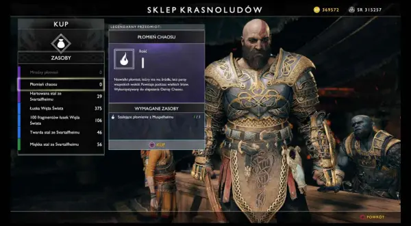 Kratos, bóg wojny, w sklepie Krasnoludów. Na ekranie widnieje przedmiot "Płomień Chaosu", który można kupić za "Szalejące płomienie z Muspelheimu".