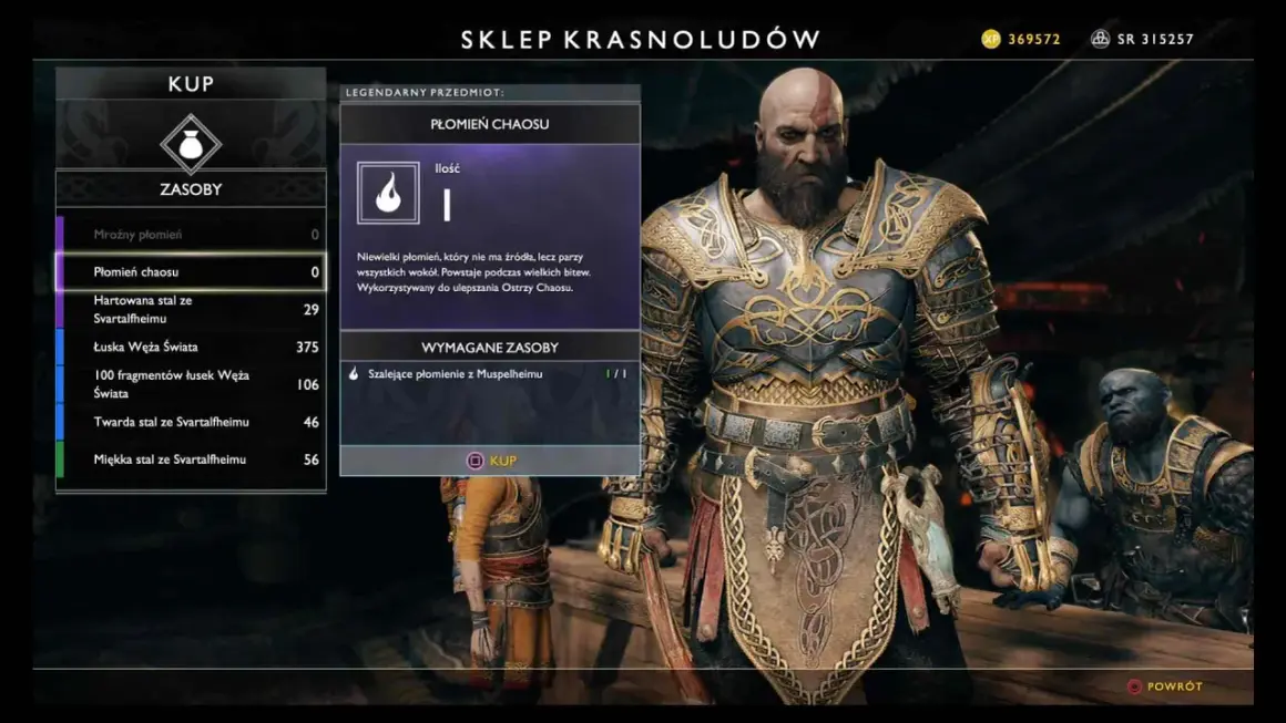 Kratos, bóg wojny, w sklepie Krasnoludów. Na ekranie widnieje przedmiot "Płomień Chaosu", który można kupić za "Szalejące płomienie z Muspelheimu".