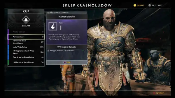 Kratos, bóg wojny, w sklepie Krasnoludów. Na ekranie widnieje przedmiot "Płomień Chaosu", który można kupić za "Szalejące płomienie z Muspelheimu".